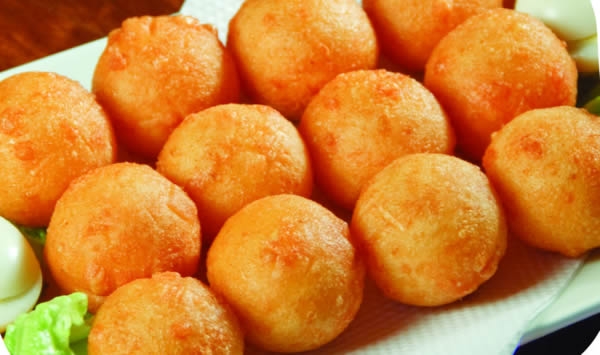 Bolinhos de Aipim com Queijo